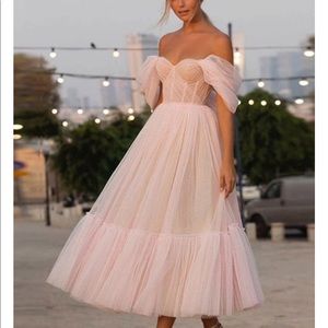 A-Line/Princess Tulle Ruffles Off-the-Shoulder Tea-Length White dress